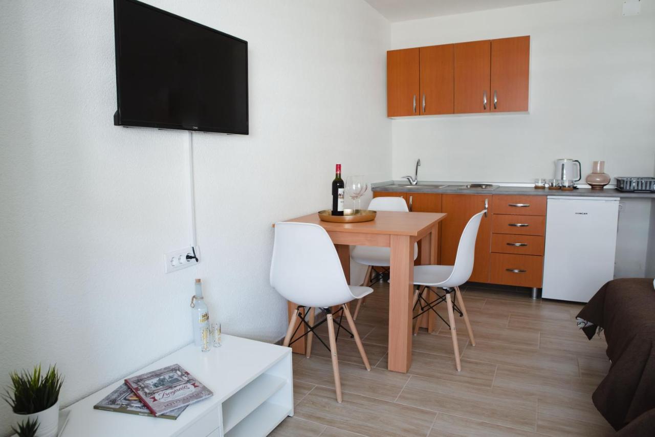 Apartmani Centar Lux New Zrenjanin Exterior foto