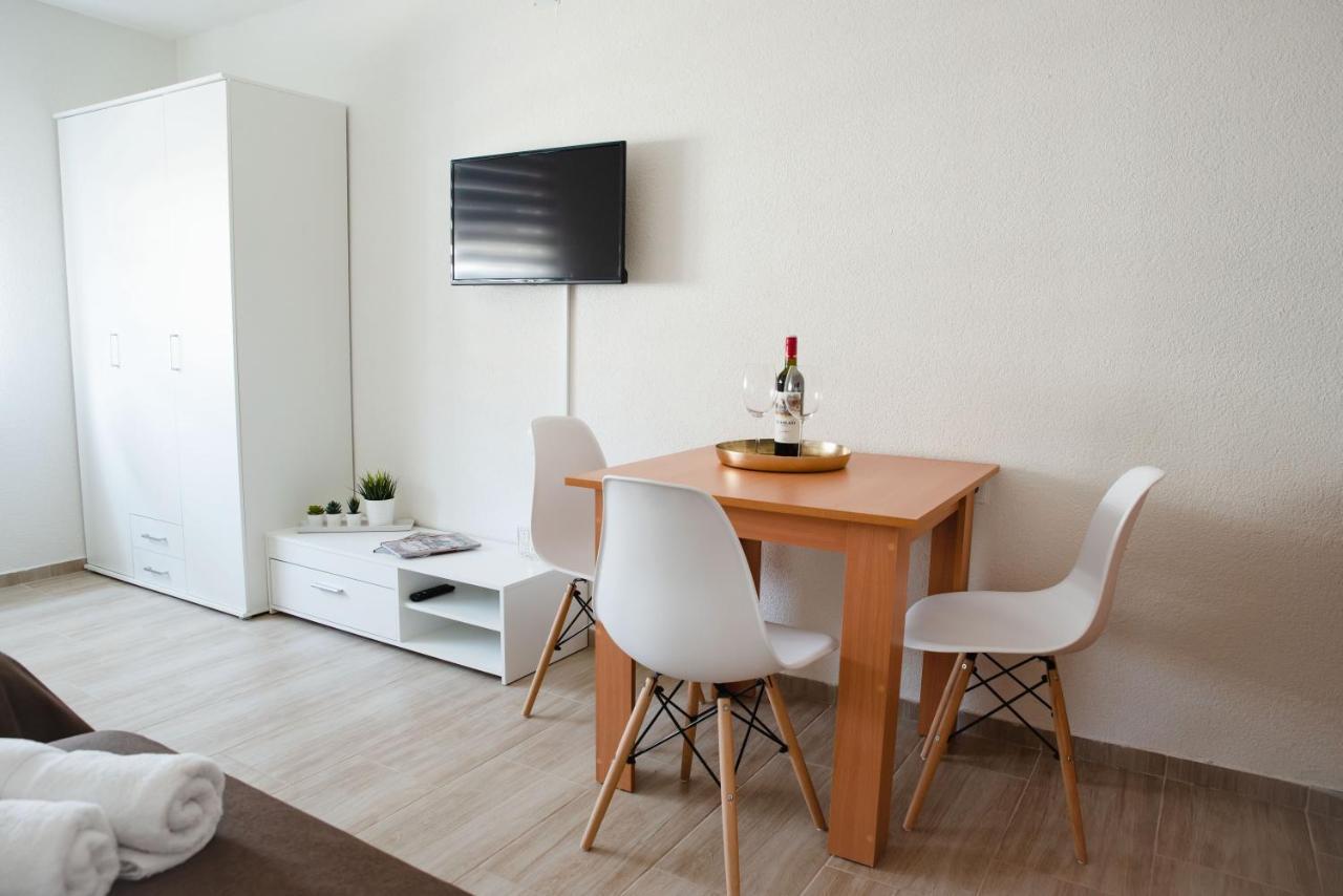 Apartmani Centar Lux New Zrenjanin Exterior foto
