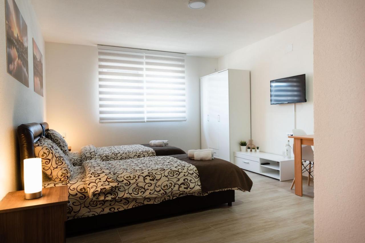 Apartmani Centar Lux New Zrenjanin Exterior foto