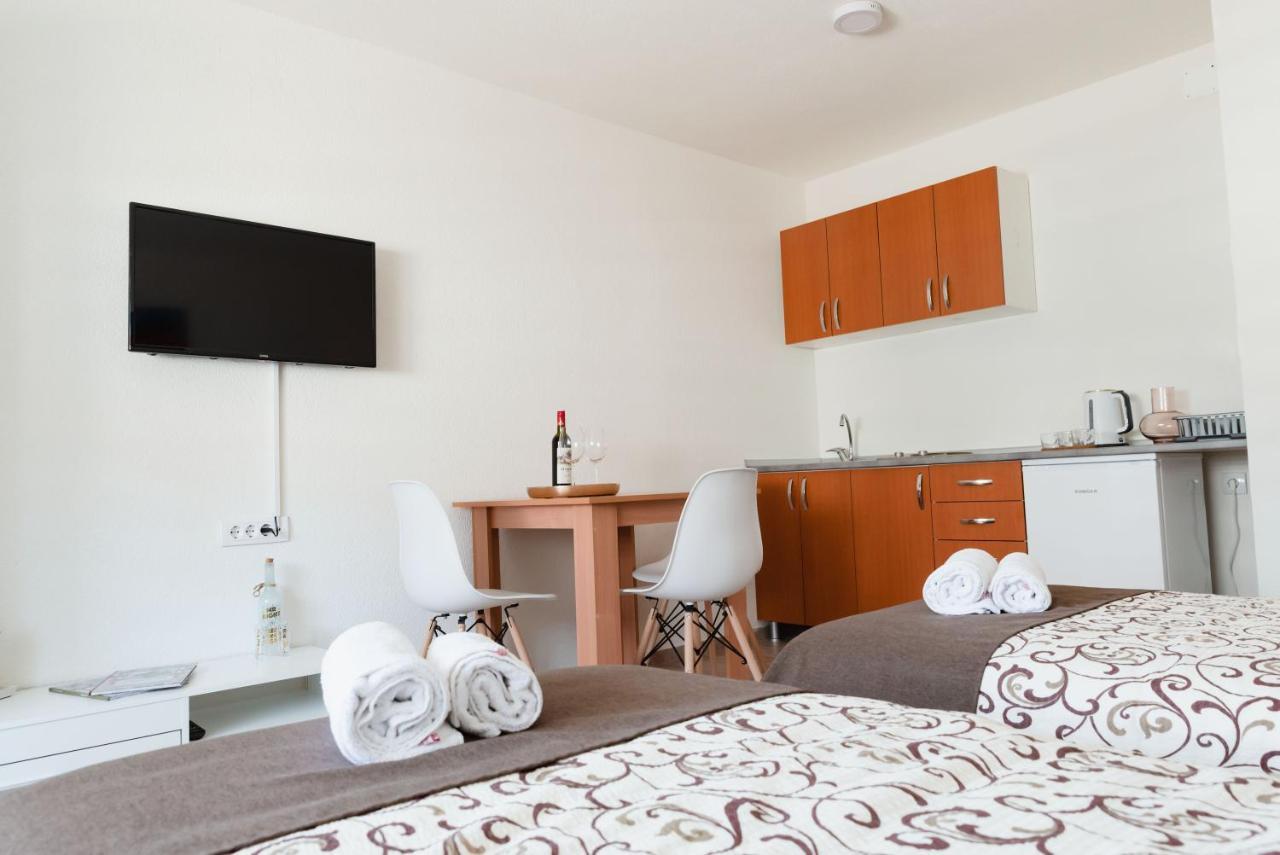 Apartmani Centar Lux New Zrenjanin Exterior foto