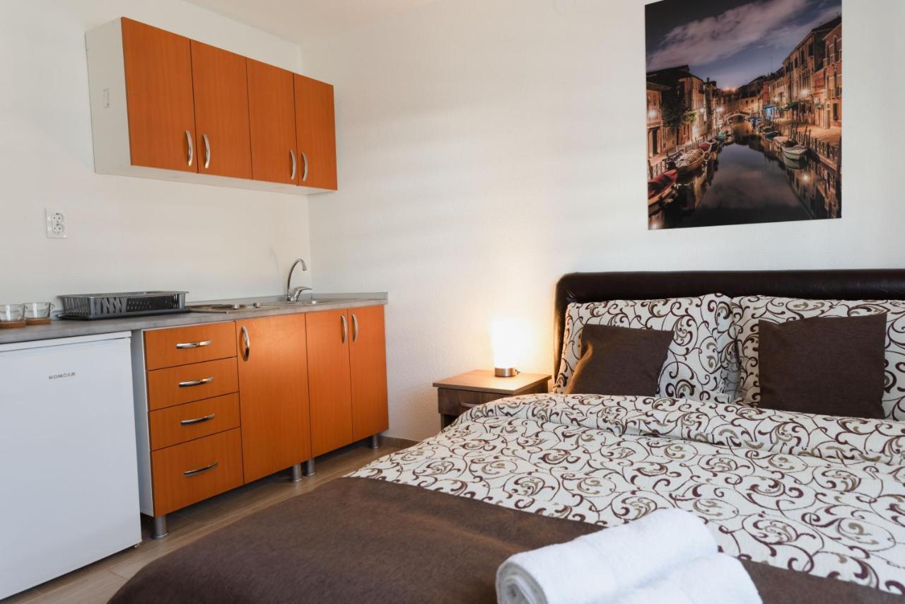 Apartmani Centar Lux New Zrenjanin Exterior foto